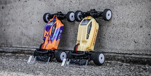 HOBBY PLUS RC 2WD BUGGY "SPECK-B" 1/24 RTR (RAZOR ORANGE) + ABSIMA HARDCASE TRANSPORTTASCHE